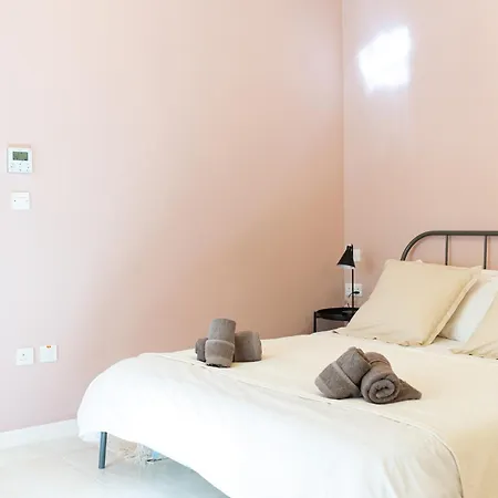 招待所 Three Cities